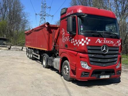 Мерседес Актрос 2013 у Дніпро (Дніпропетровську) на Automoto.ua Червоний Мерседес Актрос, об'ємом двигуна 10.7 л та пробігом 1 тис. км за 20000 $, фото 1 на Automoto.ua