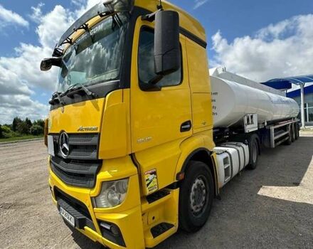 Желтый Мерседес Актрос, объемом двигателя 12.8 л и пробегом 973 тыс. км за 14500 $, фото 1 на Automoto.ua