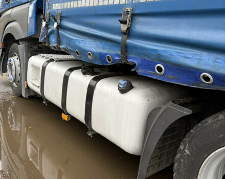 Синій Мерседес Актрос, об'ємом двигуна 12.9 л та пробігом 900 тис. км за 36000 $, фото 31 на Automoto.ua