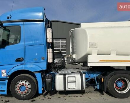 Синий Мерседес Актрос, объемом двигателя 10.68 л и пробегом 905 тыс. км за 15000 $, фото 2 на Automoto.ua