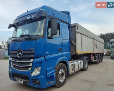 Мерседес Актрос 2016 в Киеве на Automoto.ua Синий Мерседес Актрос, объемом двигателя 12.8 л и пробегом 728 тыс. км за 33347 $, фото 1 на Automoto.ua