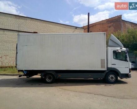 Білий Мерседес Атего, об'ємом двигуна 4.2 л та пробігом 850 тис. км за 17900 $, фото 3 на Automoto.ua