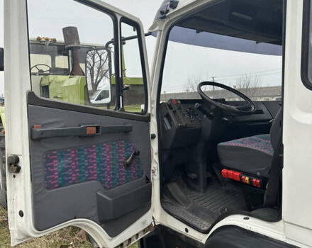 Белый Мерседес Атего, объемом двигателя 5.96 л и пробегом 450 тыс. км за 13800 $, фото 1 на Automoto.ua