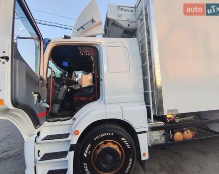 Белый Мерседес Атего, объемом двигателя 6.4 л и пробегом 1000 тыс. км за 22000 $, фото 4 на Automoto.ua