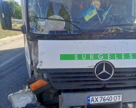 Белый Мерседес Атего, объемом двигателя 6.4 л и пробегом 800 тыс. км за 7000 $, фото 1 на Automoto.ua