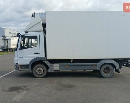 Белый Мерседес Атего, объемом двигателя 6.8 л и пробегом 600 тыс. км за 17500 $, фото 3 на Automoto.ua