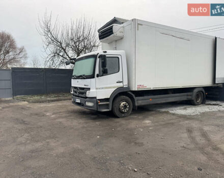 Белый Мерседес Атего, объемом двигателя 4.6 л и пробегом 505 тыс. км за 38500 $, фото 1 на Automoto.ua