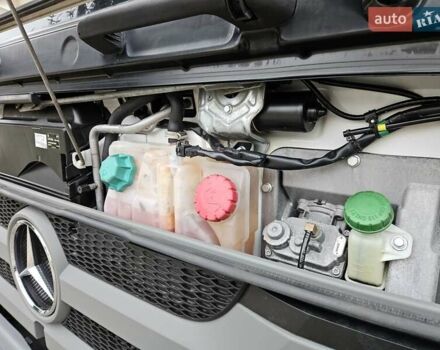 Белый Мерседес Атего, объемом двигателя 2 л и пробегом 550 тыс. км за 31900 $, фото 17 на Automoto.ua