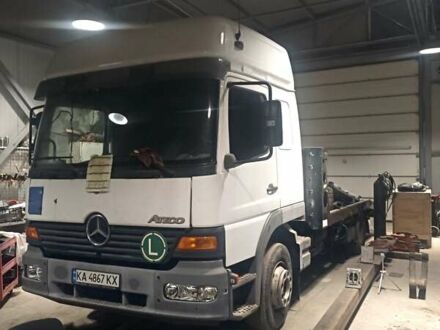Белый Мерседес Атего, объемом двигателя 6.4 л и пробегом 500 тыс. км за 11000 $, фото 1 на Automoto.ua
