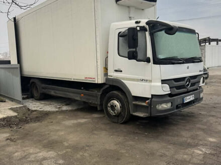 Белый Мерседес Атего, объемом двигателя 4.6 л и пробегом 505 тыс. км за 38500 $, фото 1 на Automoto.ua