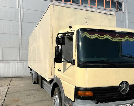 Желтый Мерседес Атего, объемом двигателя 6.37 л и пробегом 850 тыс. км за 11000 $, фото 2 на Automoto.ua