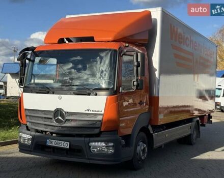 Мерседес Атего 2016 у Радивилове на Automoto.ua Помаранчевий Мерседес Атего, об'ємом двигуна 5.2 л та пробігом 365 тис. км за 35500 $, фото 1 на Automoto.ua
