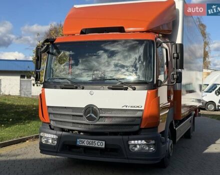 Мерседес Атего 2016 у Радивилове на Automoto.ua Помаранчевий Мерседес Атего, об'ємом двигуна 5.2 л та пробігом 365 тис. км за 35500 $, фото 4 на Automoto.ua