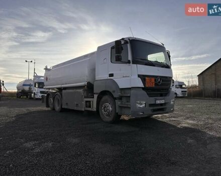 Белый Мерседес Аксор, объемом двигателя 12 л и пробегом 363 тыс. км за 35750 $, фото 2 на Automoto.ua