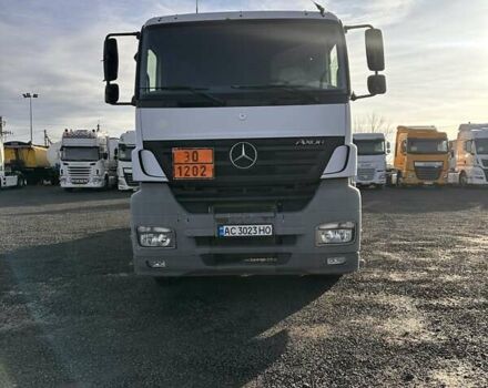 Белый Мерседес Аксор, объемом двигателя 12 л и пробегом 363 тыс. км за 35750 $, фото 1 на Automoto.ua