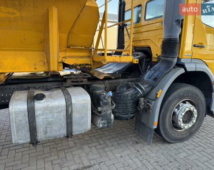 Желтый Мерседес Аксор, объемом двигателя 7.2 л и пробегом 65 тыс. км за 38000 $, фото 15 на Automoto.ua