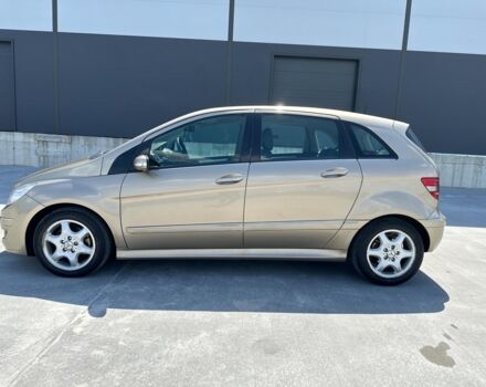 Желтый Мерседес Б 180, объемом двигателя 2 л и пробегом 262 тыс. км за 5990 $, фото 6 на Automoto.ua