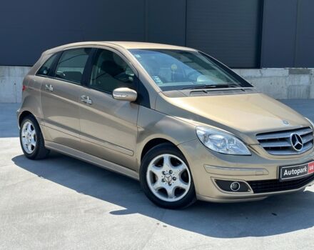 Желтый Мерседес Б 180, объемом двигателя 2 л и пробегом 262 тыс. км за 5990 $, фото 2 на Automoto.ua