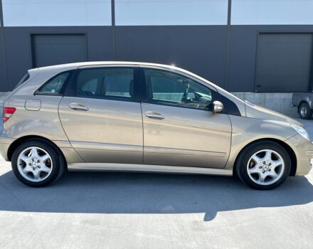 Желтый Мерседес Б 180, объемом двигателя 2 л и пробегом 262 тыс. км за 5990 $, фото 9 на Automoto.ua