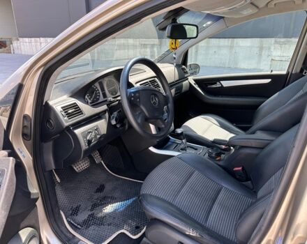 Желтый Мерседес Б 180, объемом двигателя 2 л и пробегом 262 тыс. км за 5990 $, фото 3 на Automoto.ua