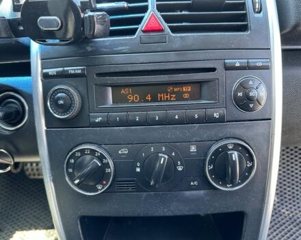 Желтый Мерседес Б 180, объемом двигателя 2 л и пробегом 262 тыс. км за 5990 $, фото 14 на Automoto.ua