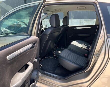 Желтый Мерседес Б 180, объемом двигателя 2 л и пробегом 262 тыс. км за 5990 $, фото 13 на Automoto.ua