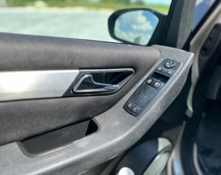 Желтый Мерседес Б 180, объемом двигателя 2 л и пробегом 262 тыс. км за 5990 $, фото 10 на Automoto.ua