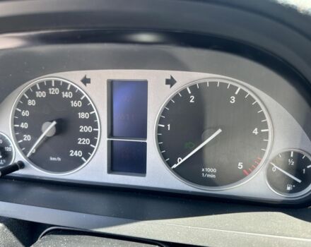 Желтый Мерседес Б 180, объемом двигателя 2 л и пробегом 262 тыс. км за 5990 $, фото 12 на Automoto.ua