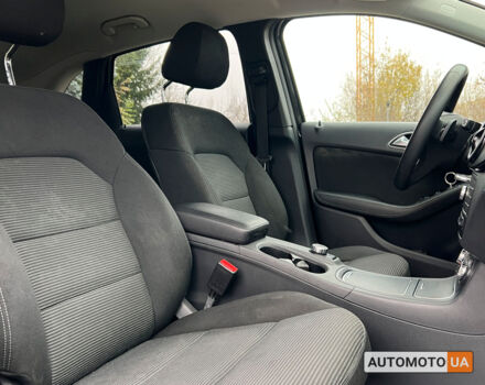 Черный Мерседес Б 250, объемом двигателя 28 л и пробегом 123 тыс. км за 10500 $, фото 8 на Automoto.ua