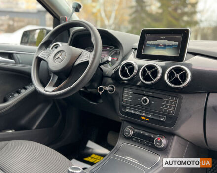 Черный Мерседес Б 250, объемом двигателя 28 л и пробегом 123 тыс. км за 10500 $, фото 9 на Automoto.ua