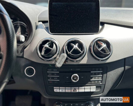 Серый Мерседес Б 250, объемом двигателя 31 л и пробегом 108 тыс. км за 14100 $, фото 17 на Automoto.ua