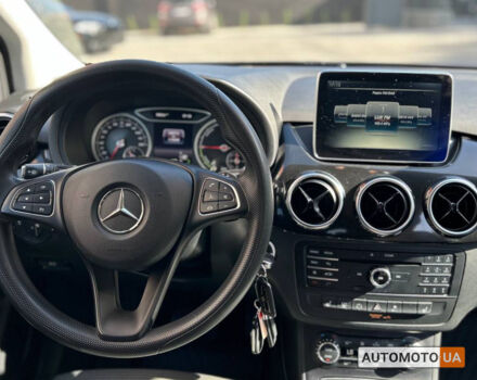 Мерседес Б 250 2016 в Черновцах на Automoto.ua Серый Мерседес Б 250, объемом двигателя 32 л и пробегом 132 тыс. км за 12000 $, фото 9 на Automoto.ua