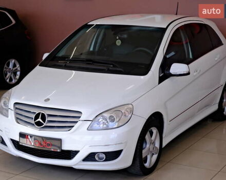 Белый Мерседес Б-класс, объемом двигателя 2 л и пробегом 170 тыс. км за 6900 $, фото 2 на Automoto.ua