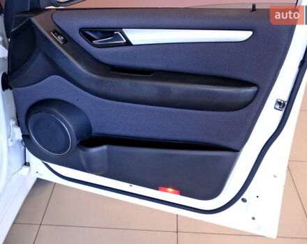 Белый Мерседес Б-класс, объемом двигателя 2 л и пробегом 170 тыс. км за 6900 $, фото 37 на Automoto.ua