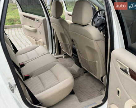 Белый Мерседес Б-класс, объемом двигателя 1.7 л и пробегом 98 тыс. км за 7500 $, фото 44 на Automoto.ua