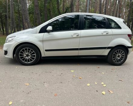 Белый Мерседес Б-класс, объемом двигателя 2 л и пробегом 254 тыс. км за 6990 $, фото 5 на Automoto.ua