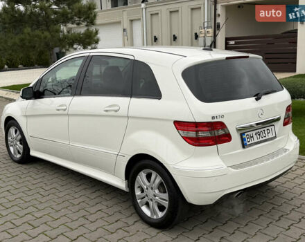 Белый Мерседес Б-класс, объемом двигателя 1.7 л и пробегом 98 тыс. км за 7500 $, фото 34 на Automoto.ua