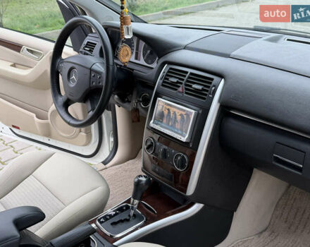 Белый Мерседес Б-класс, объемом двигателя 1.7 л и пробегом 98 тыс. км за 7500 $, фото 39 на Automoto.ua