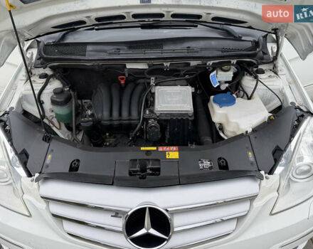 Белый Мерседес Б-класс, объемом двигателя 1.7 л и пробегом 98 тыс. км за 7500 $, фото 66 на Automoto.ua