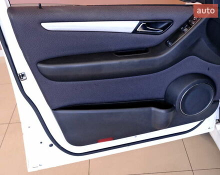 Белый Мерседес Б-класс, объемом двигателя 2 л и пробегом 170 тыс. км за 6900 $, фото 23 на Automoto.ua