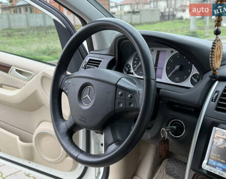 Белый Мерседес Б-класс, объемом двигателя 1.7 л и пробегом 98 тыс. км за 7500 $, фото 42 на Automoto.ua