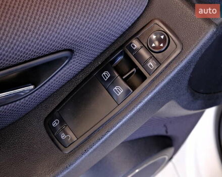 Белый Мерседес Б-класс, объемом двигателя 2 л и пробегом 170 тыс. км за 6900 $, фото 22 на Automoto.ua