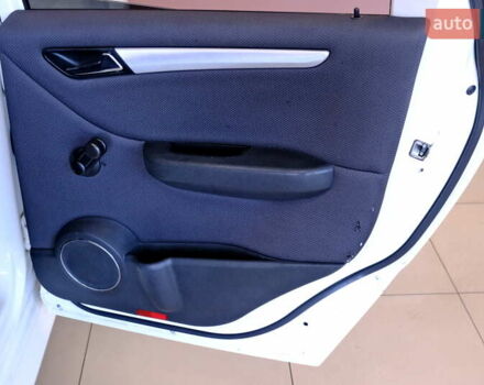 Белый Мерседес Б-класс, объемом двигателя 2 л и пробегом 170 тыс. км за 6900 $, фото 33 на Automoto.ua