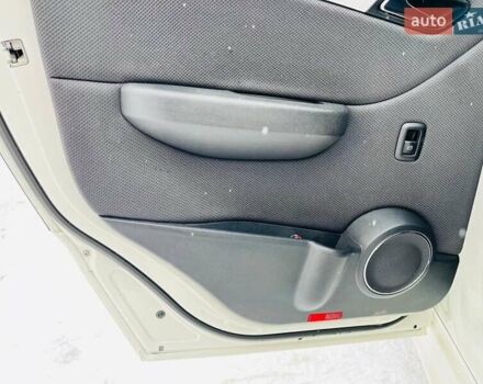 Белый Мерседес Б-класс, объемом двигателя 1.7 л и пробегом 133 тыс. км за 8000 $, фото 9 на Automoto.ua