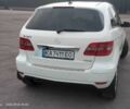 Белый Мерседес Б-класс, объемом двигателя 1.7 л и пробегом 119 тыс. км за 7025 $, фото 3 на Automoto.ua