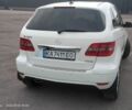 Белый Мерседес Б-класс, объемом двигателя 1.7 л и пробегом 119 тыс. км за 7000 $, фото 3 на Automoto.ua