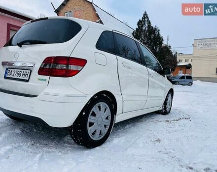 Белый Мерседес Б-класс, объемом двигателя 1.7 л и пробегом 133 тыс. км за 8000 $, фото 3 на Automoto.ua