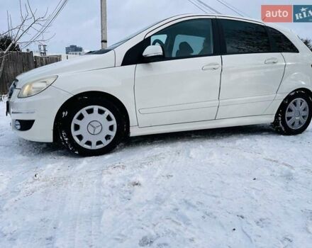 Белый Мерседес Б-класс, объемом двигателя 1.7 л и пробегом 133 тыс. км за 8000 $, фото 4 на Automoto.ua