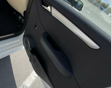 Белый Мерседес Б-класс, объемом двигателя 2.03 л и пробегом 117 тыс. км за 9500 $, фото 17 на Automoto.ua