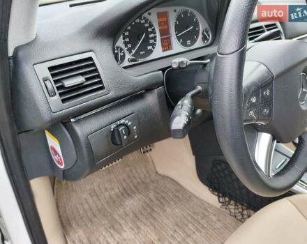 Белый Мерседес Б-класс, объемом двигателя 2 л и пробегом 85 тыс. км за 9900 $, фото 18 на Automoto.ua